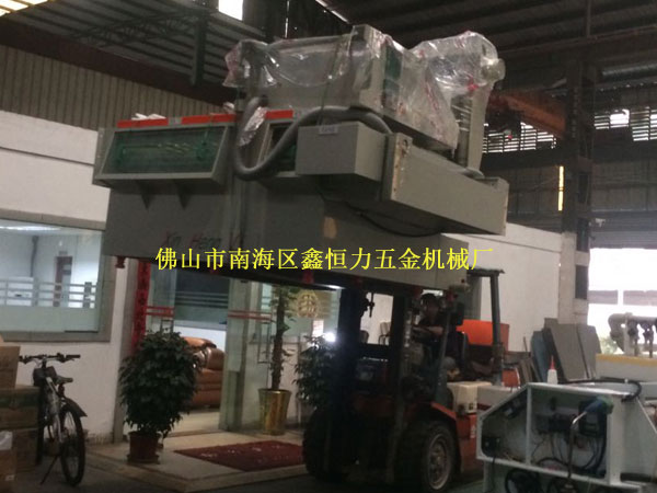 福建客户不锈钢锅片蚀刻机装车发货！