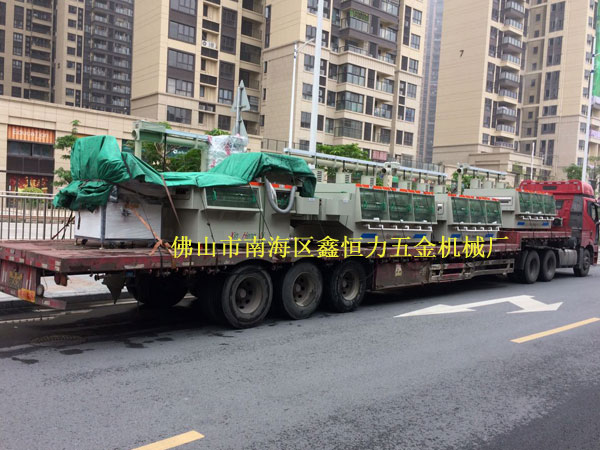 福建客户不锈钢锅片蚀刻机装车发货！