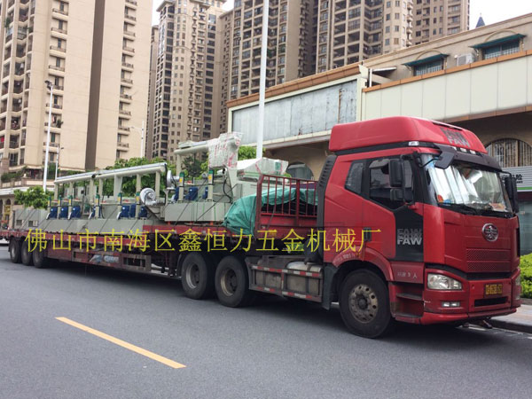 不锈钢锅片蚀刻机装车发货！
